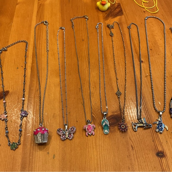 COSTUME JEWELRY HUGE LOT CHILDREN DRESS UP TWEENS TEENS FUN ADULTS - Picture 3 of 16
